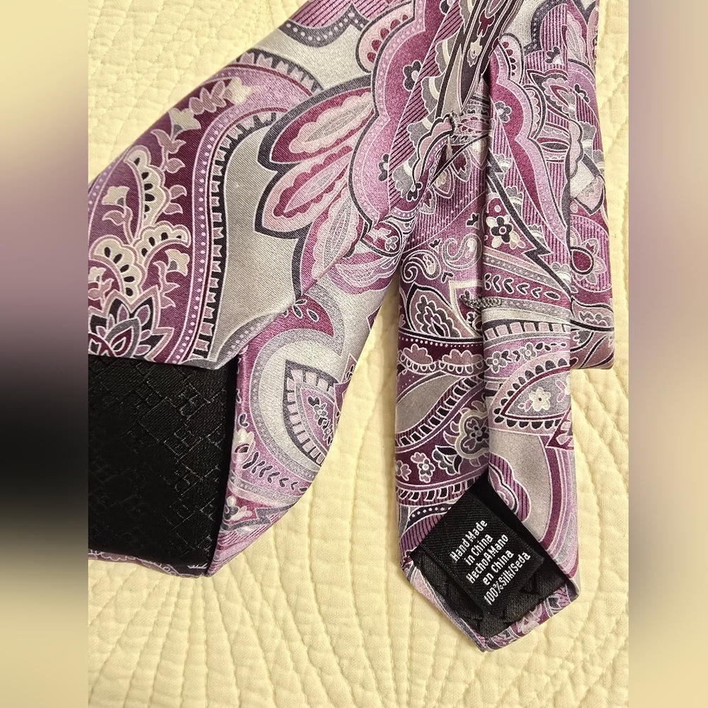 EUC Perry Ellis Paisley 100% Silk Tie - Picture 2 of 4